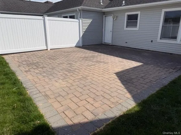 $4,950 | 6 Hillview Court, Commack, NY 11725