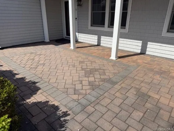 $4,950 | 6 Hillview Court, Commack, NY 11725