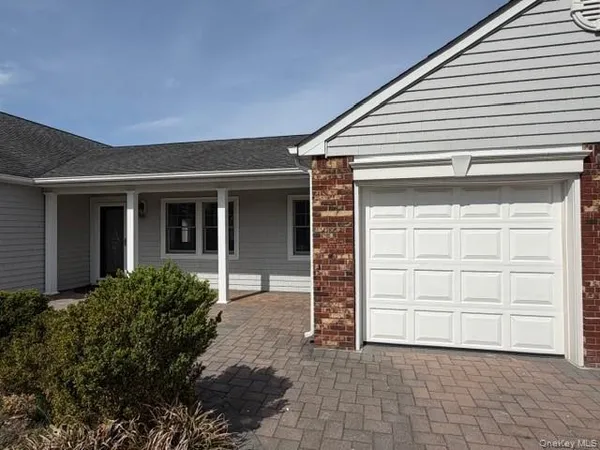 $4,950 | 6 Hillview Court, Commack, NY 11725