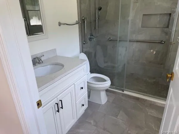 $4,950 | 6 Hillview Court, Commack, NY 11725