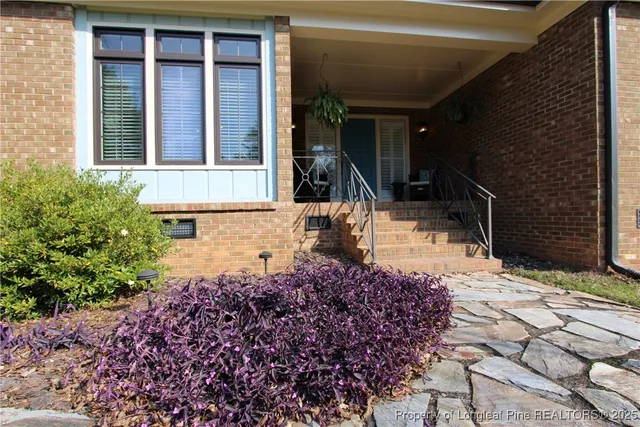a view of a pathway of the house
