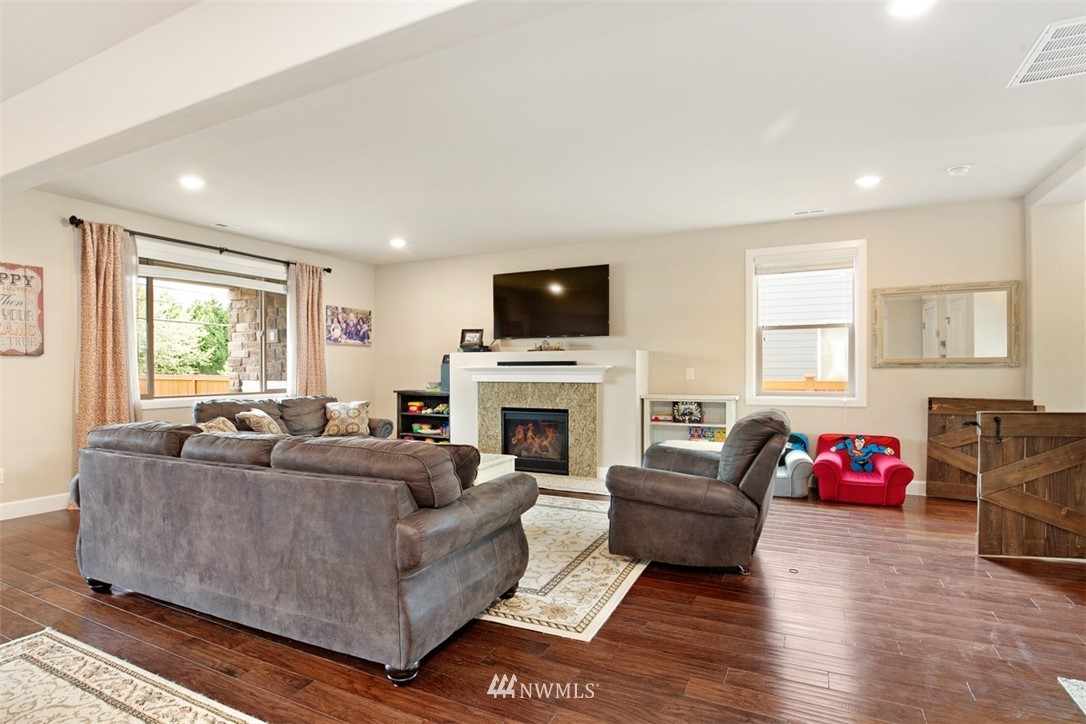 3232 179th Place Southeast Bothell, WA 98012 - Photo 4 of 23 Gallery Image 4
