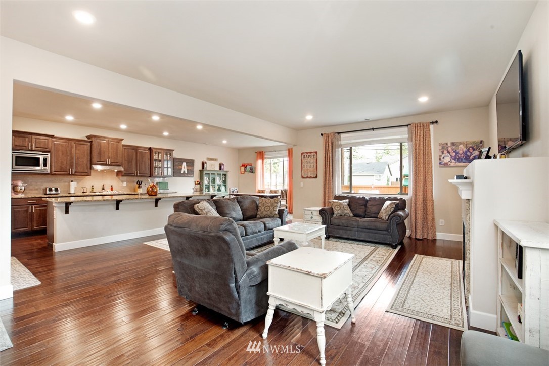 3232 179th Place Southeast Bothell, WA 98012 - Photo 5 of 23 Gallery Image 5