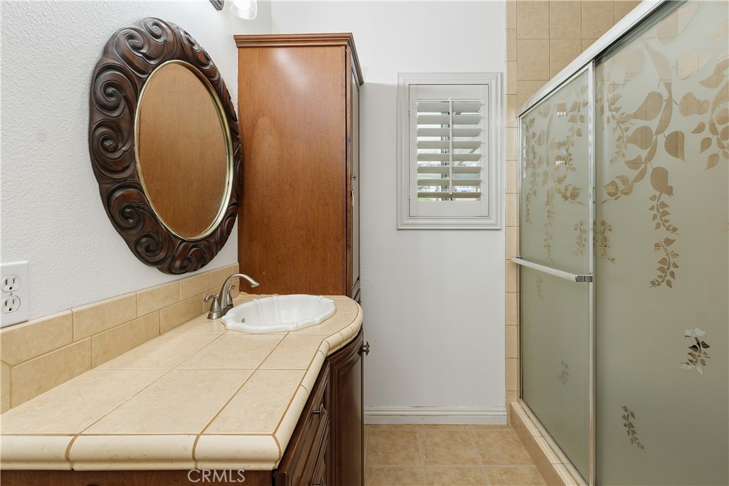 436 Cindy Circle Riverside, CA 92507 - Photo 19 of 37 Primary bathroom
