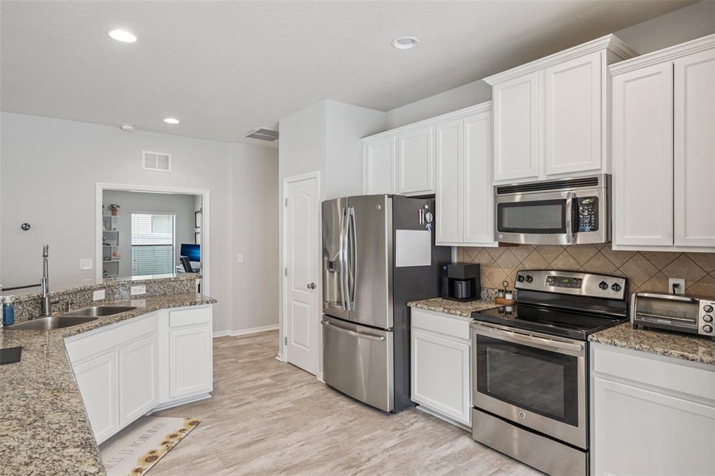 6601 Boulder Run Loop Wesley Chapel, FL 33545 - Photo 13 of 29