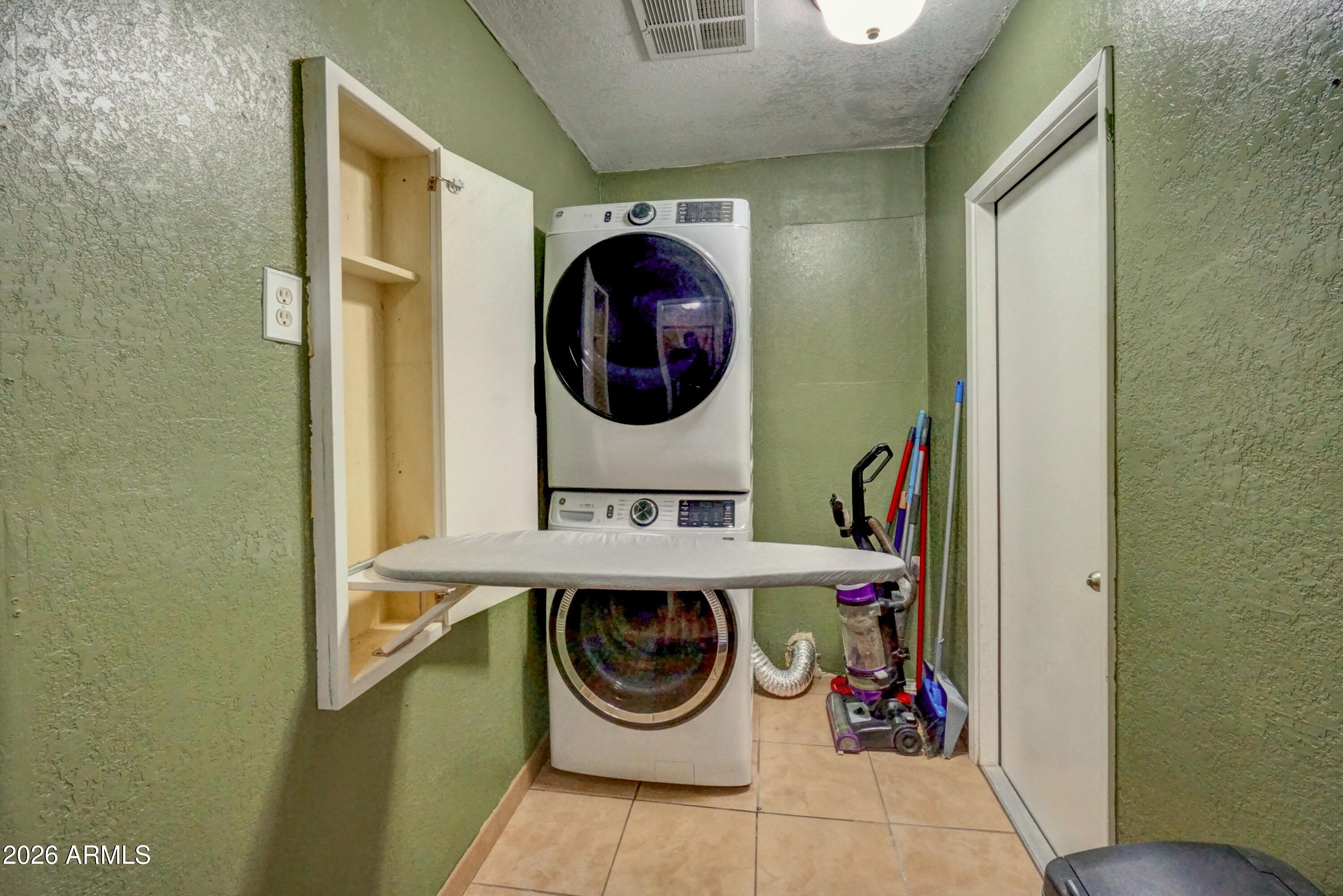 2749 East Sylvia Street Phoenix, AZ 85032 - Photo 22 of 44 a utility room with dryer and washer