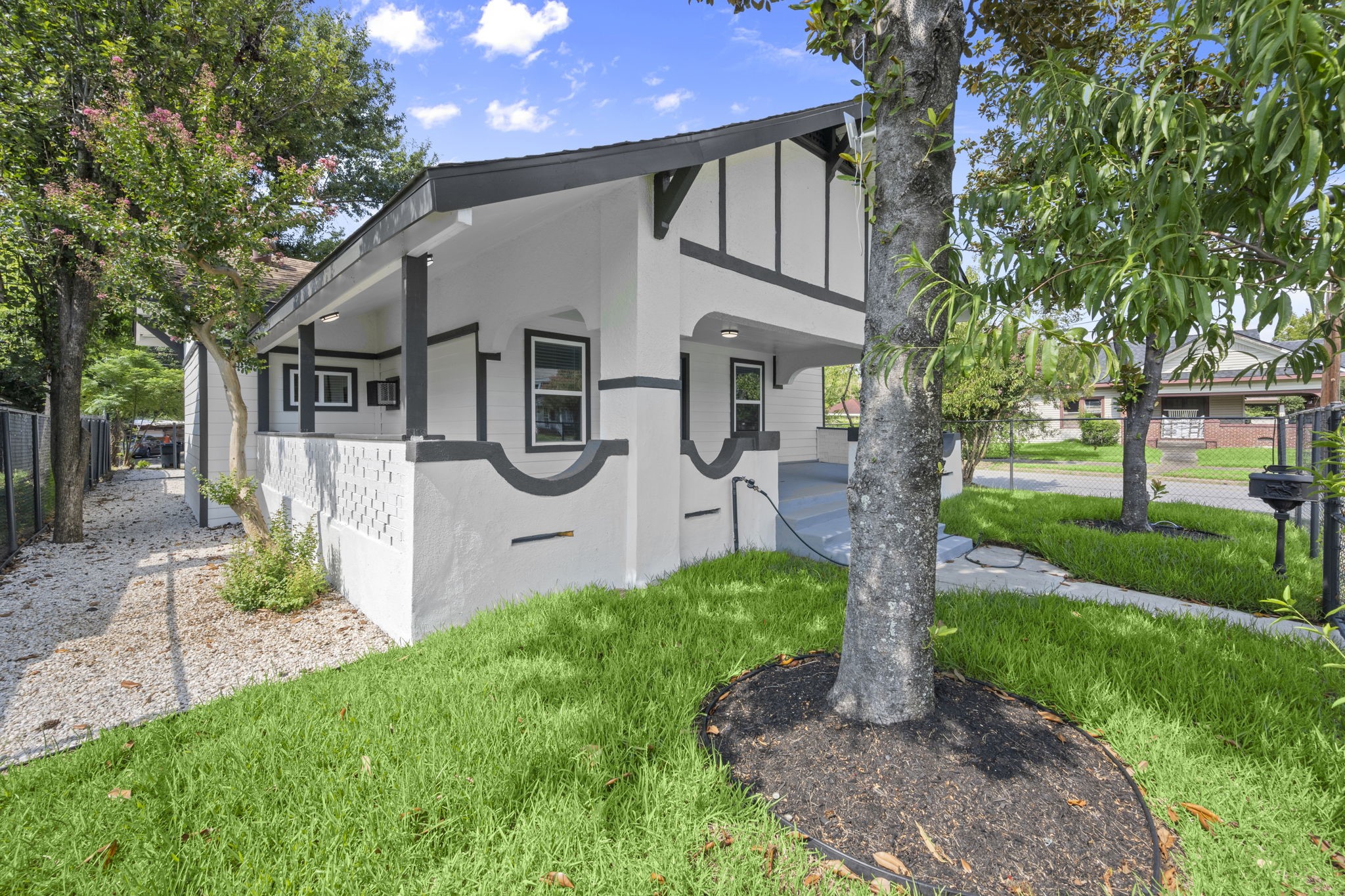 4902 McKinney Street Houston, TX 77023 - Photo 5 of 31 a front view of house with a garden