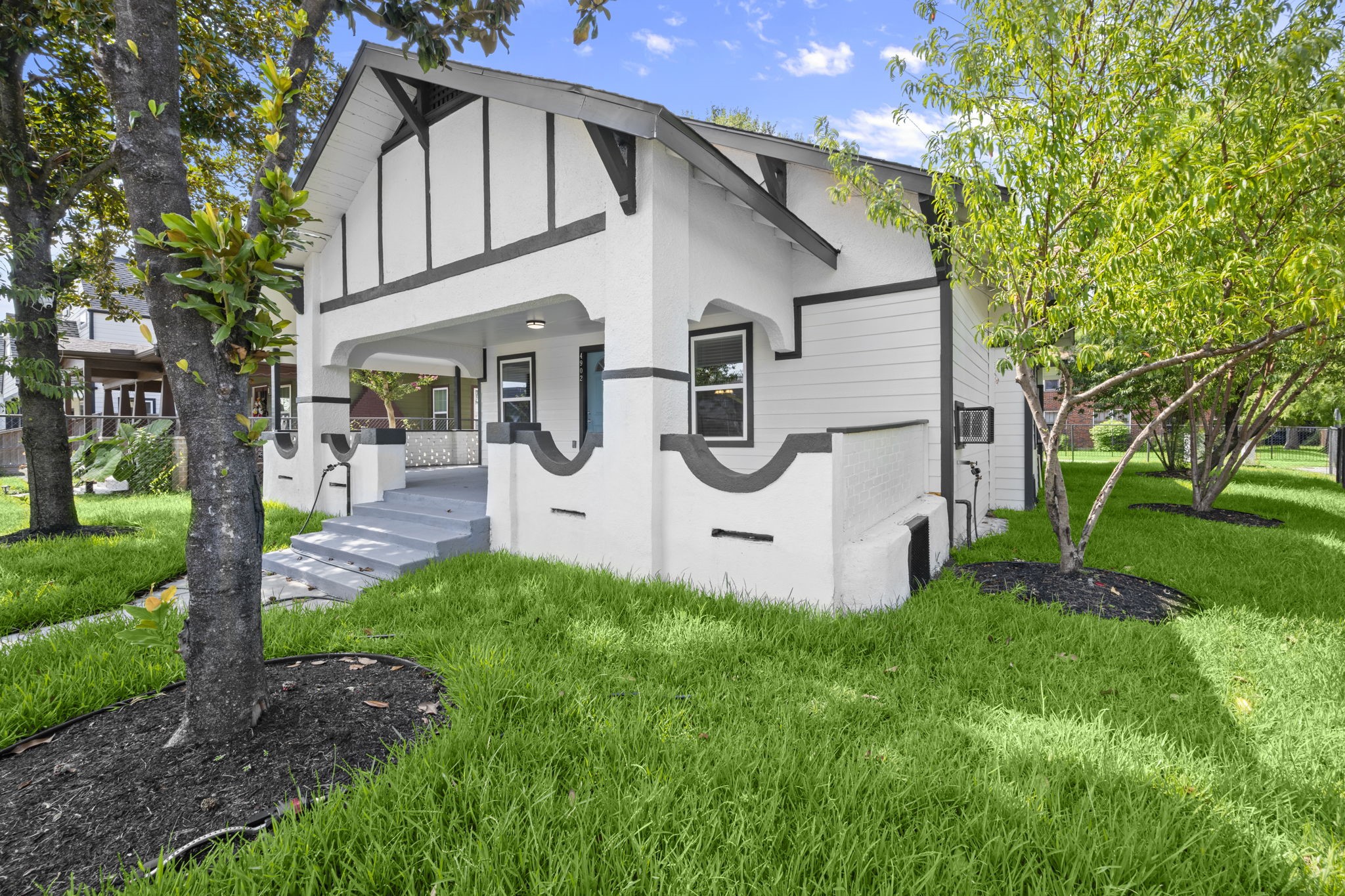 4902 McKinney Street Houston, TX 77023 - Photo 6 of 31 a white house that has tree in front of it