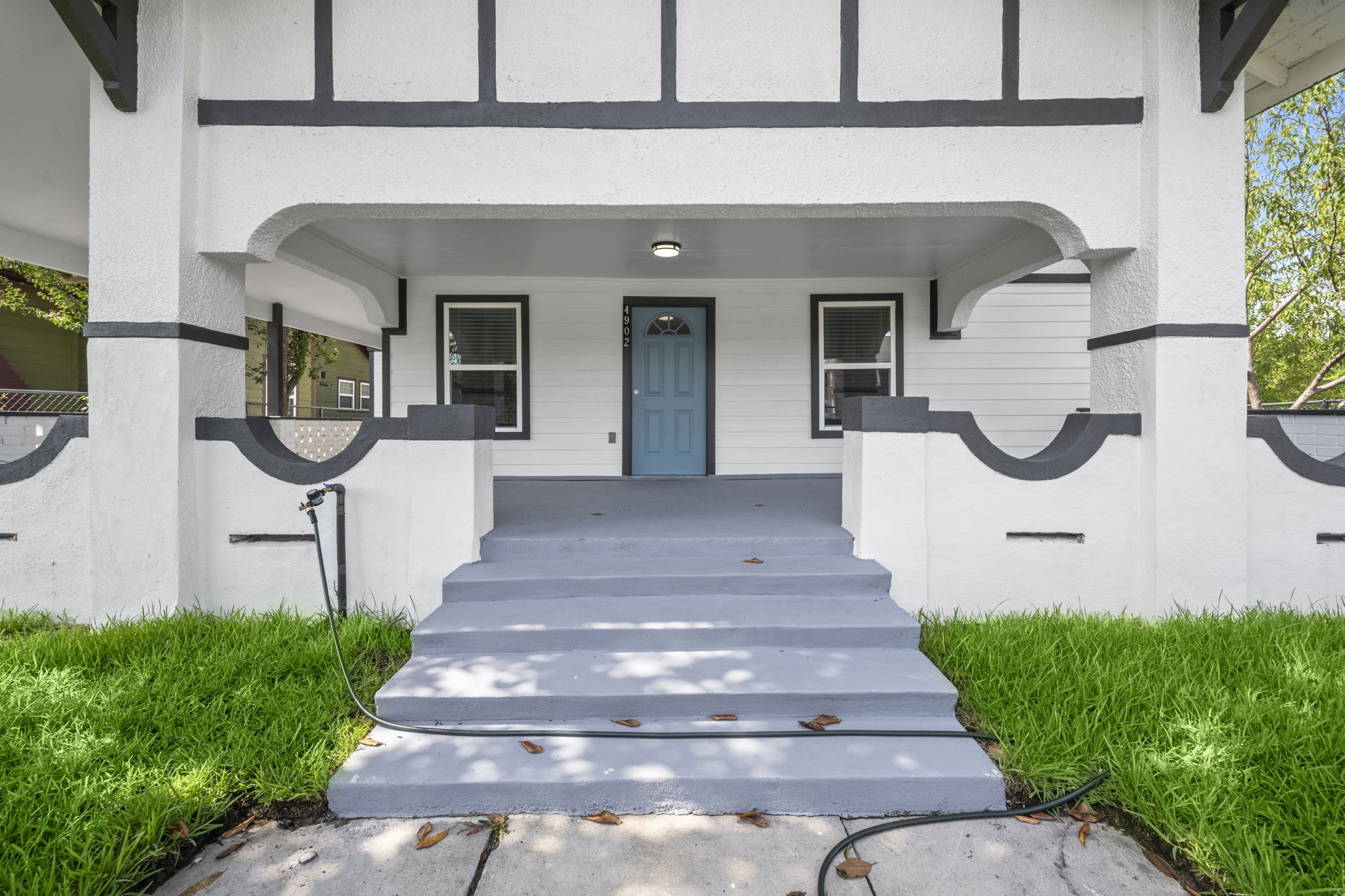 4902 McKinney Street Houston, TX 77023 - Photo 7 of 31 a front view of a house with garden