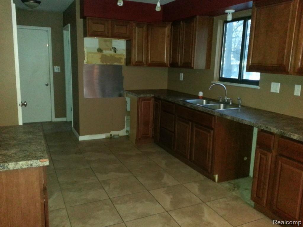 13293 Crane Ridge Drive Fenton, MI 48430 - Photo 4 of 5 CRANE.KITCHEN