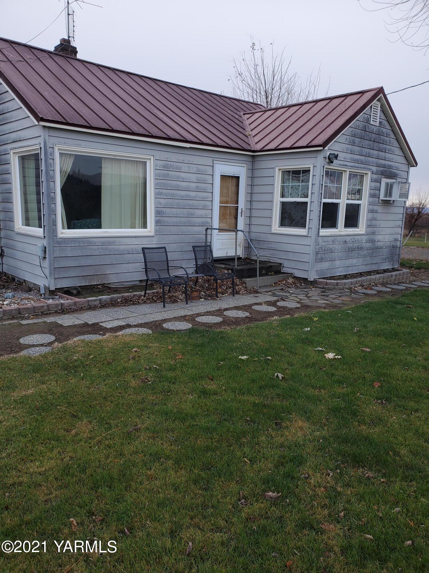 1090 Snipes Pump Road Sunnyside, WA 98944 - Photo 1 of 19 a backyard of a house with outdoor seating