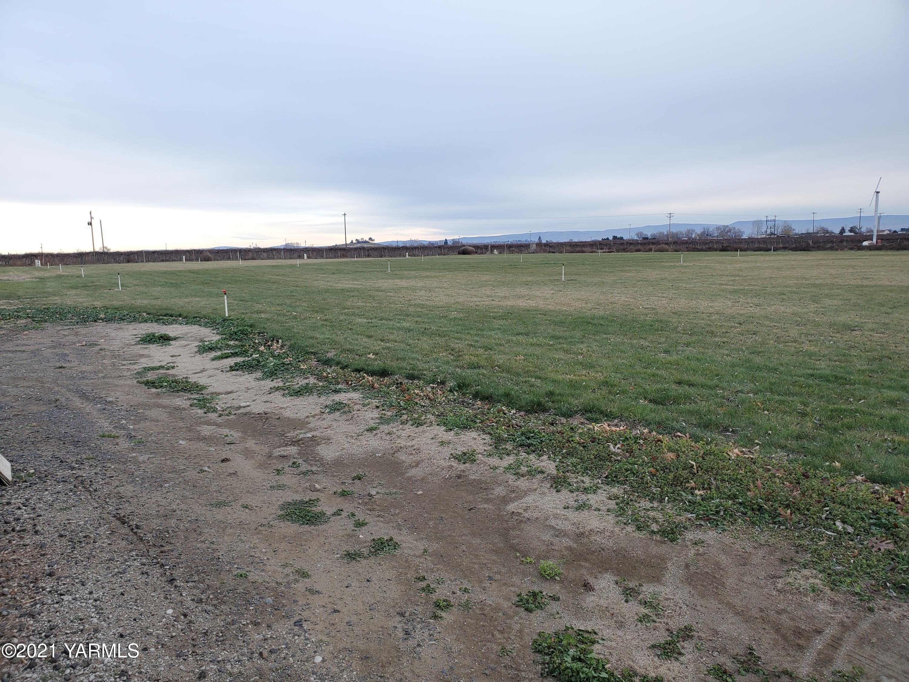 1090 Snipes Pump Road Sunnyside, WA 98944 - Photo 17 of 19 a view of an ocean beach