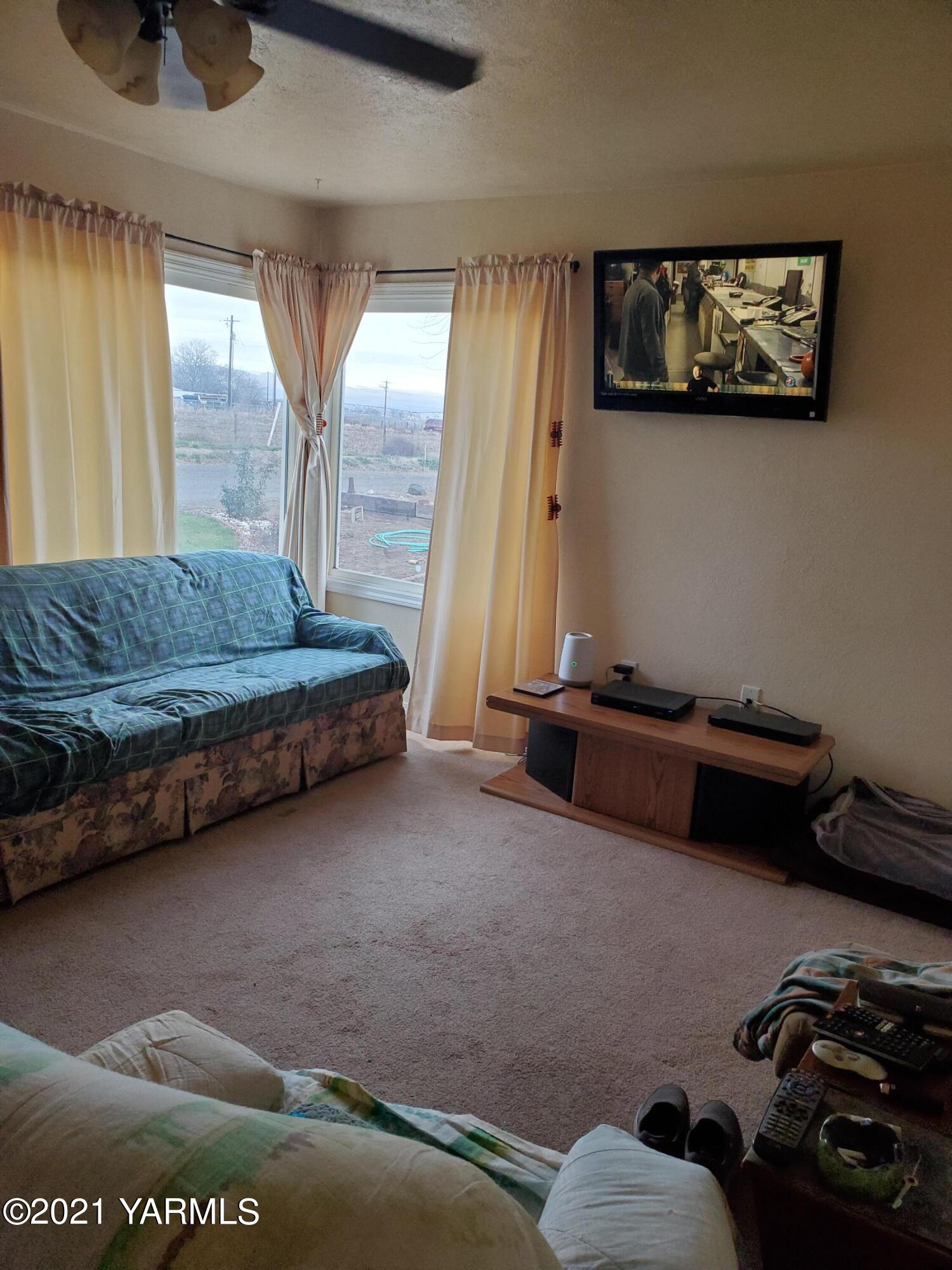 1090 Snipes Pump Road Sunnyside, WA 98944 - Photo 3 of 19 a bedroom with bed and a couch