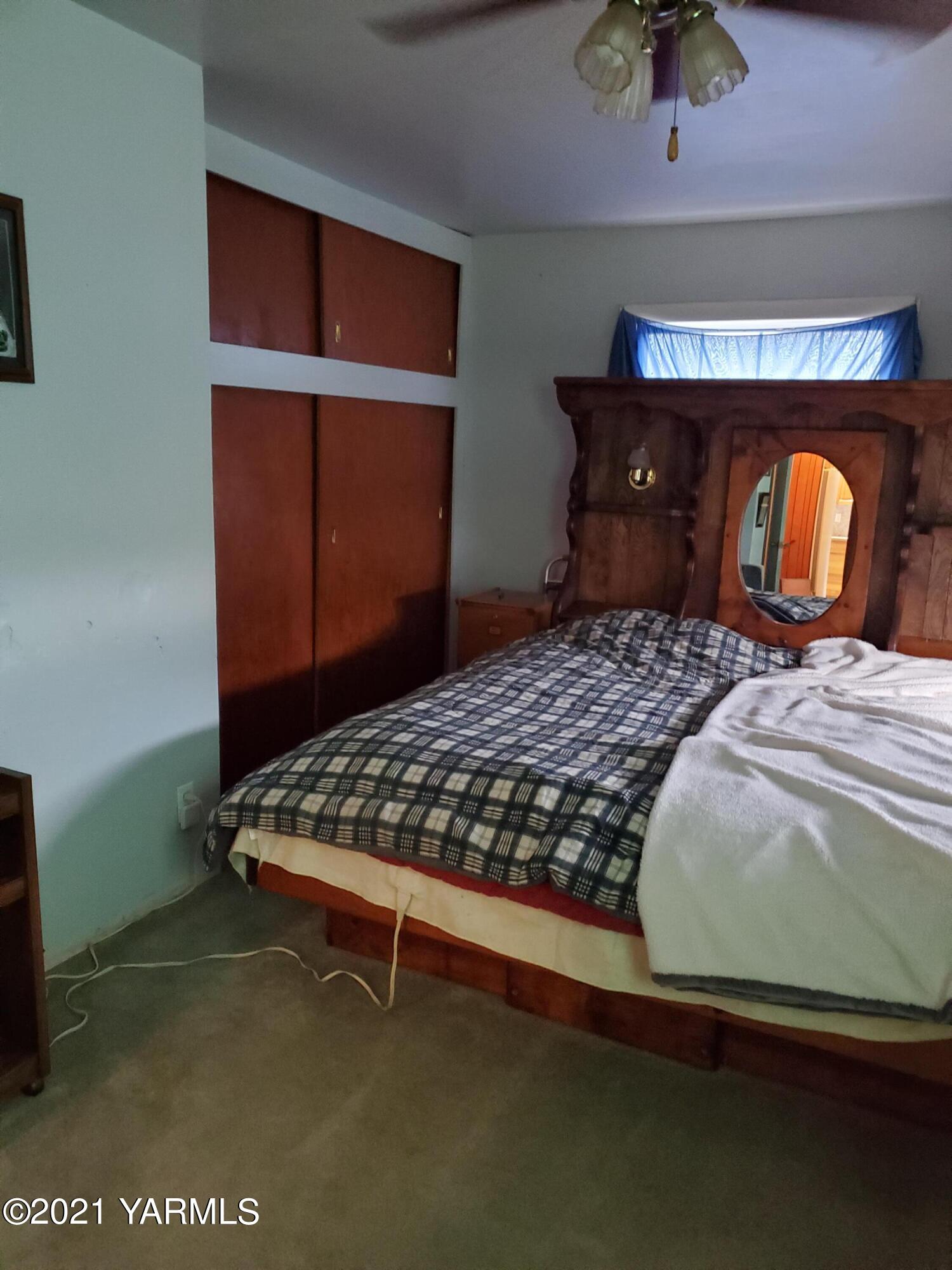 1090 Snipes Pump Road Sunnyside, WA 98944 - Photo 7 of 19 a bedroom with a bed and window