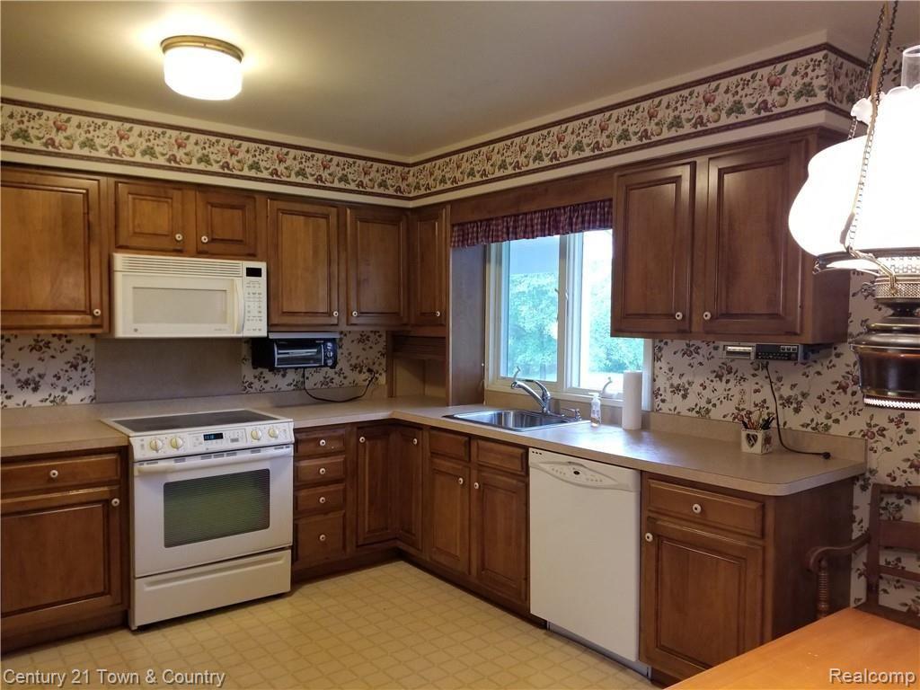 7575 Allen Road Clarkston, MI 48348 - Photo 8 of 31 al12.jpg