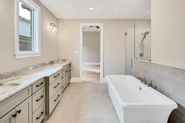 $720,000 | 2120 North Greenbrier Lks Boulevard North, Collierville, TN 38017