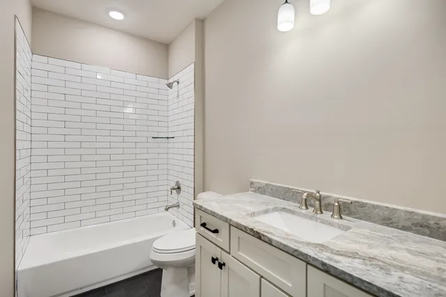 $720,000 | 2120 North Greenbrier Lks Boulevard North, Collierville, TN 38017