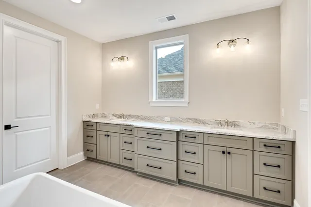 $720,000 | 2120 North Greenbrier Lks Boulevard North, Collierville, TN 38017