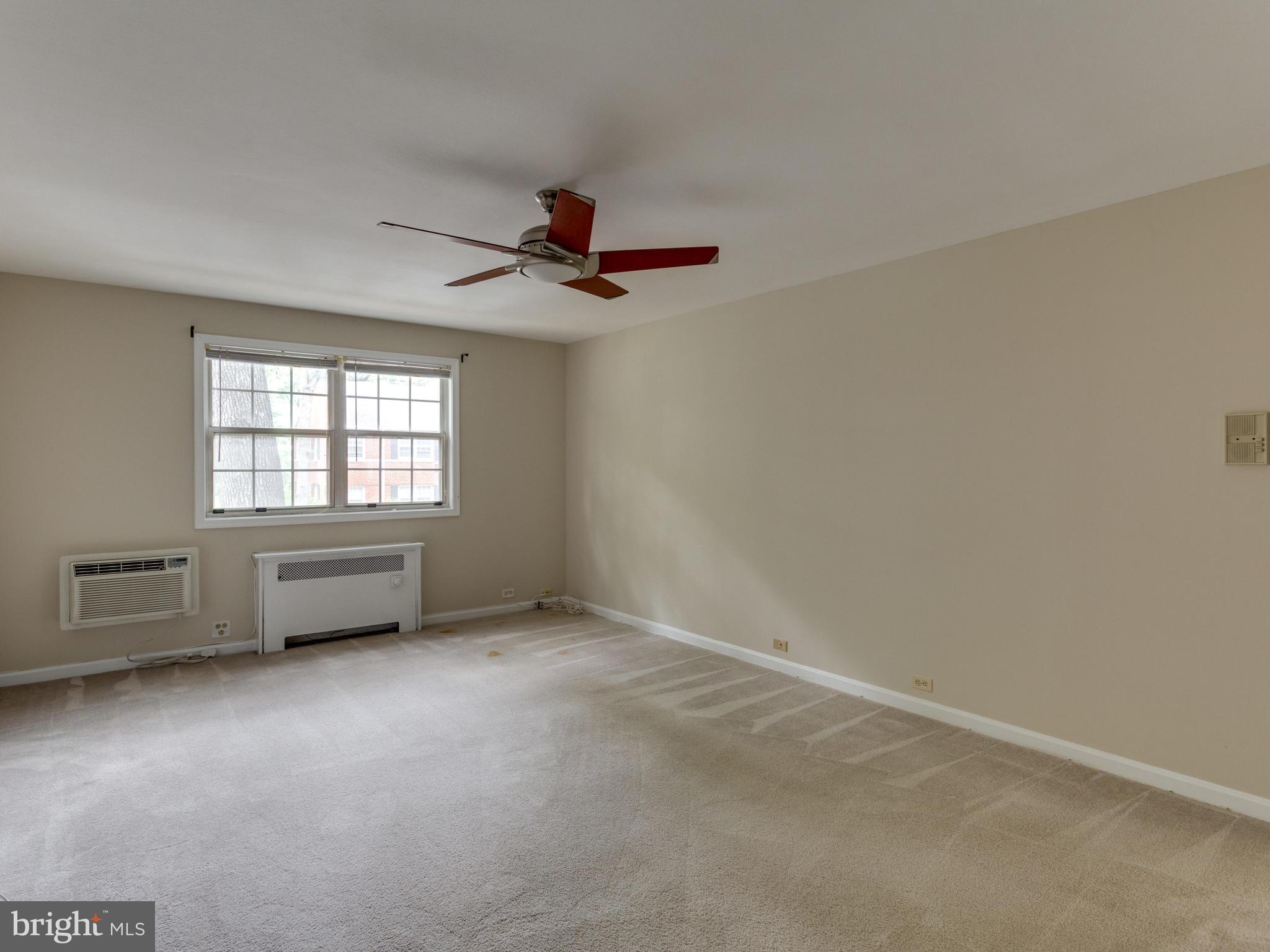 4312 2nd Road North, Unit 2 Arlington, VA 22203 - Photo 3 of 20 Living Room