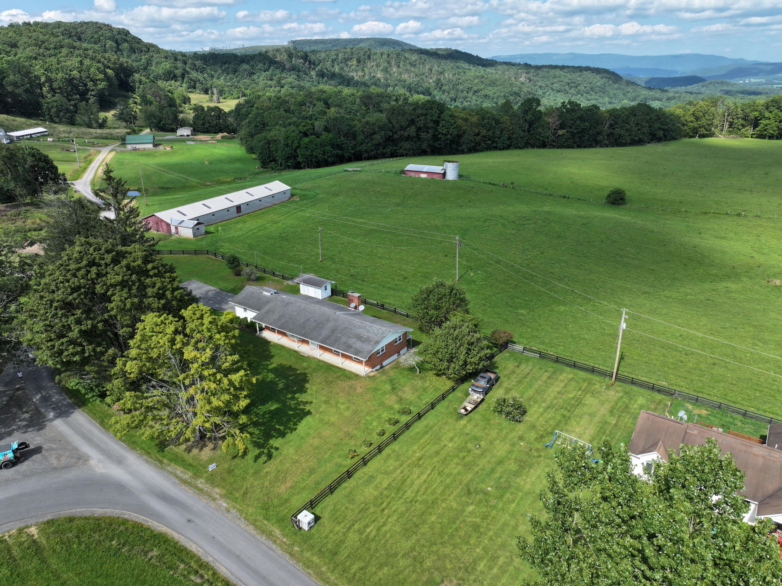 113 Lon Martin Road Rainelle, WV 25962 - Photo 3 of 114 Gallery Image 3