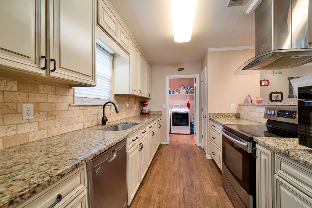 16345 Beasley Road Foley, AL 36535 - Photo 5 of 24 Kitchen