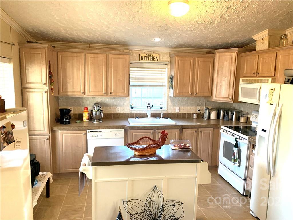 561 Bee Tree Road Swannanoa, NC 28778 - Photo 7 of 18 Gallery Image 7