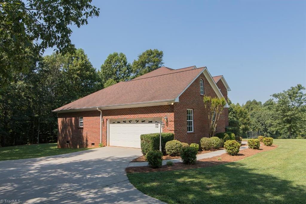 424 Laurel Ridge Lane Lexington, NC 27295 - Photo 2 of 26 Gallery Image 2
