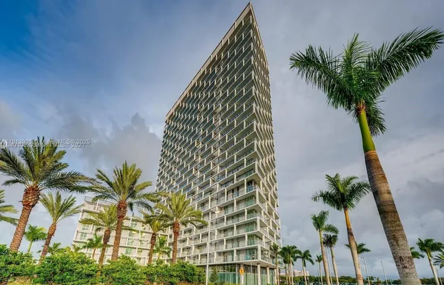 $3,200 | 2000 Metropica Way, Unit 605, Sunrise, FL 33323