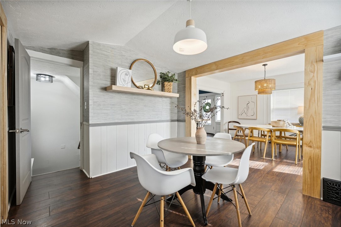 6482 Ridge Road Parma, OH 44129 - Photo 11 of 34 Dining room 2