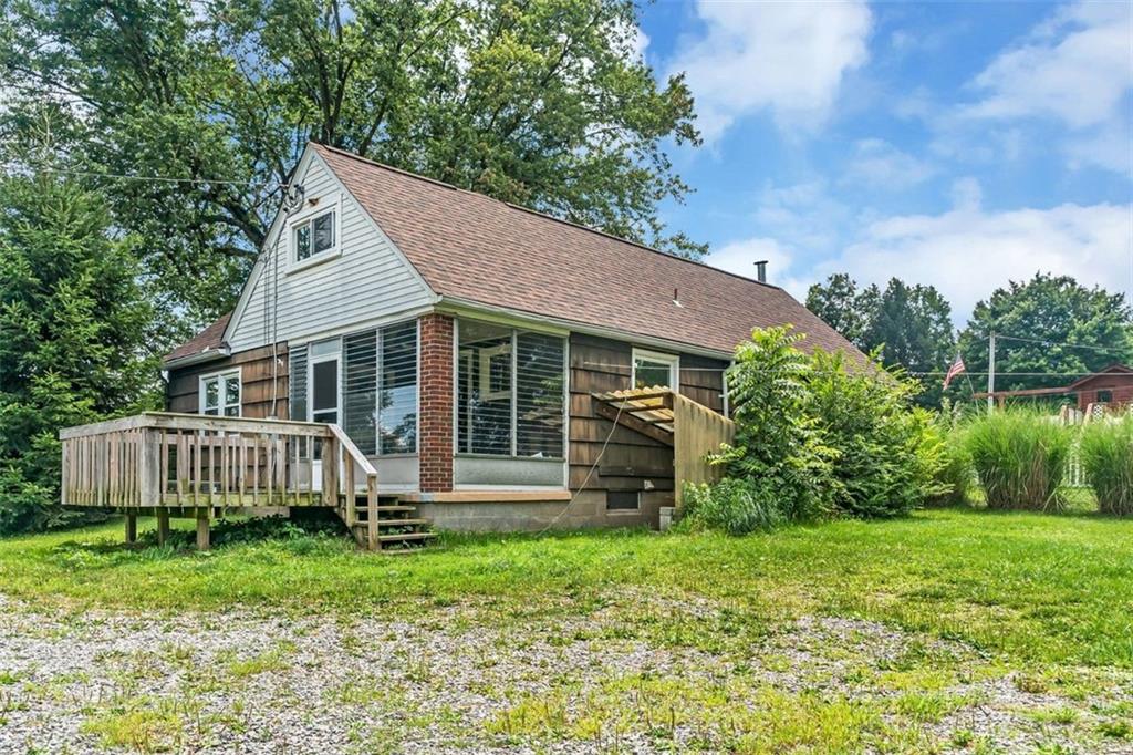 575 State Rte 908 Extension Tarentum, PA 15084 - Photo 25 of 32 a front view of a house with garden