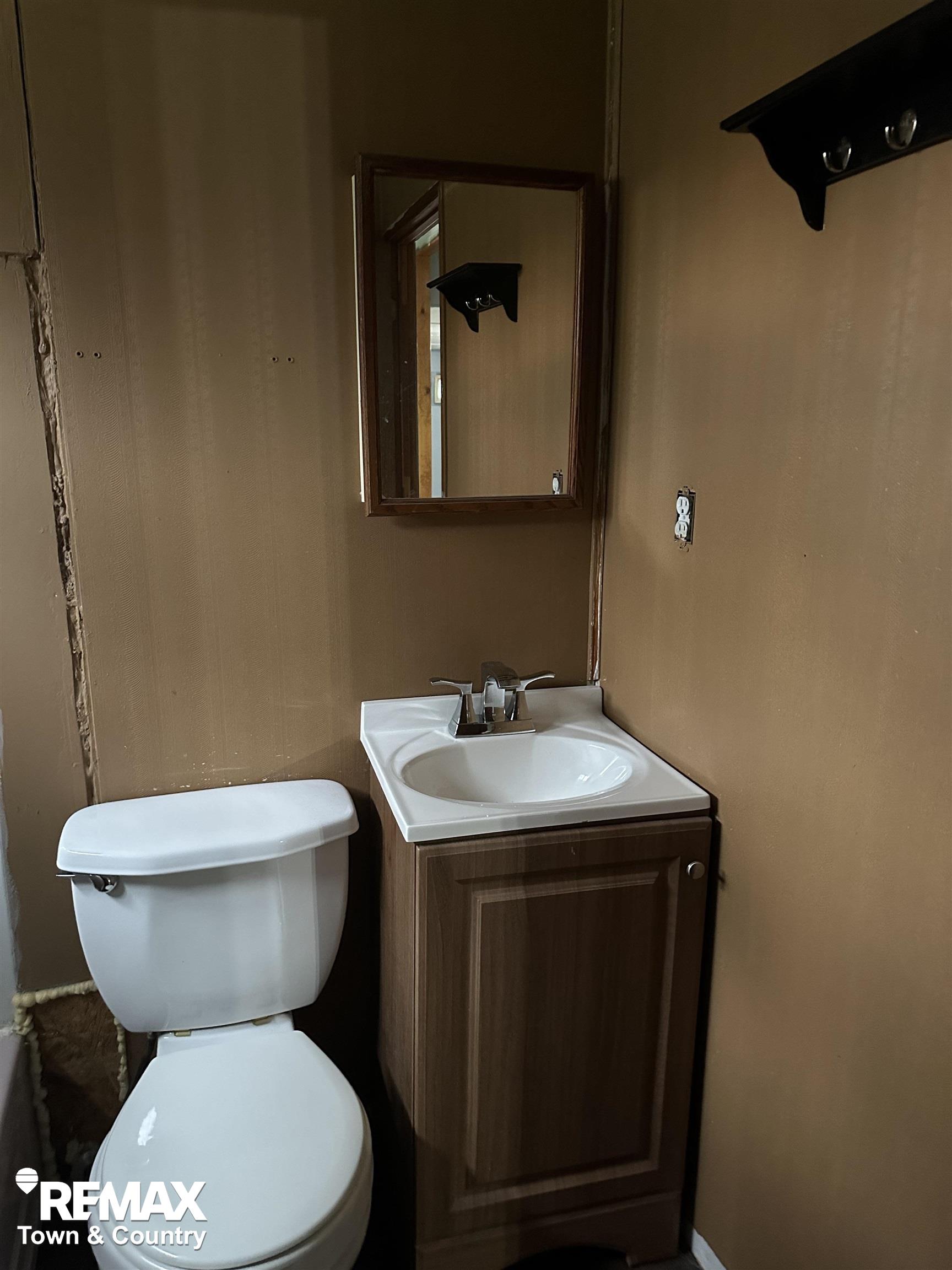 2421 South Dye Road Flint, MI 48532 - Photo 12 of 24 50126098-11.JPG