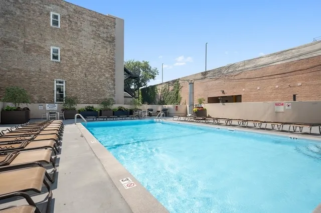 $2,700 | 1660 North LaSalle Drive, Unit 2812, Chicago, IL 60614