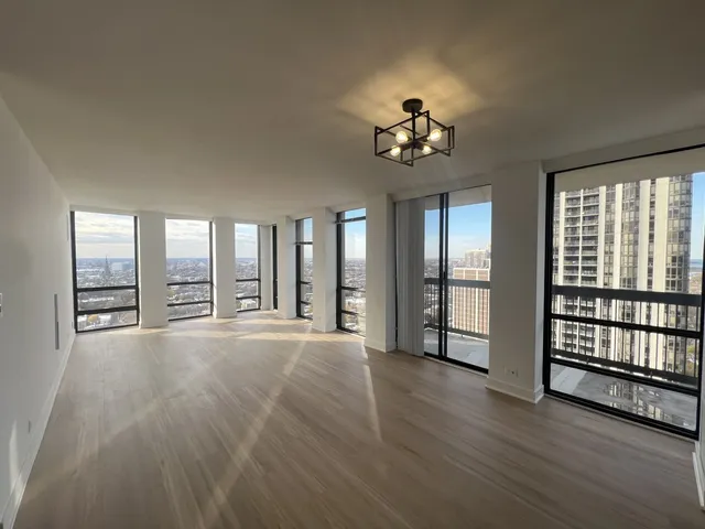 $2,700 | 1660 North LaSalle Drive, Unit 2812, Chicago, IL 60614