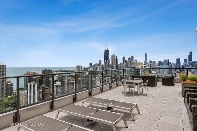 $2,700 | 1660 North LaSalle Drive, Unit 2812, Chicago, IL 60614