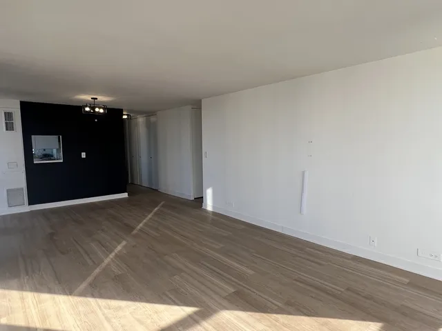 $2,700 | 1660 North LaSalle Drive, Unit 2812, Chicago, IL 60614