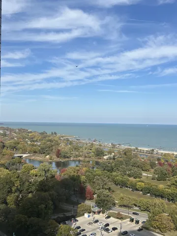 $2,700 | 1660 North LaSalle Drive, Unit 2812, Chicago, IL 60614