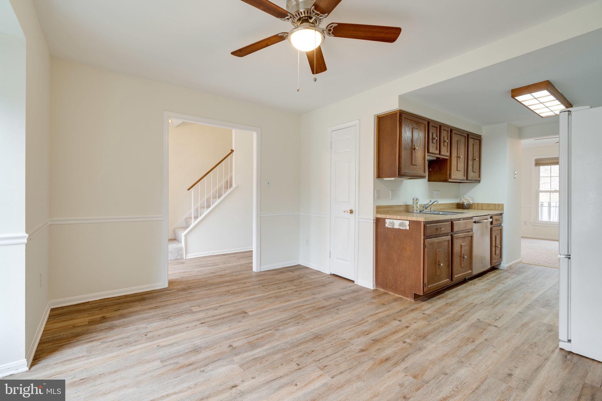 7902 Birchtree Court Springfield, VA 22152 - Photo 4 of 37 Eat-In Kitchen