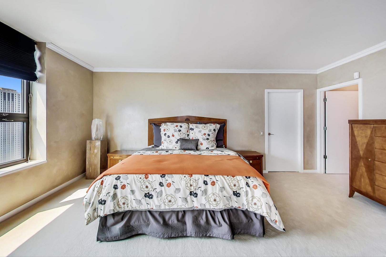 501 North Clinton Street, Unit 2503 Chicago, IL 60654 - Photo 12 of 28