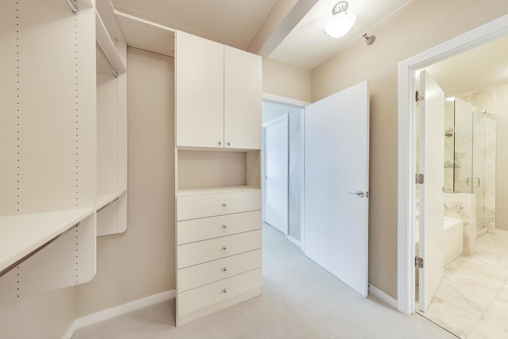 501 North Clinton Street, Unit 2503 Chicago, IL 60654 - Photo 13 of 28