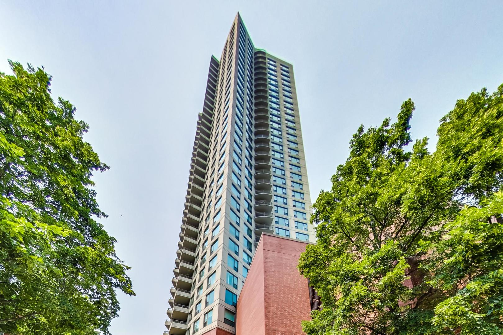501 North Clinton Street, Unit 2503 Chicago, IL 60654 - Photo 2 of 28