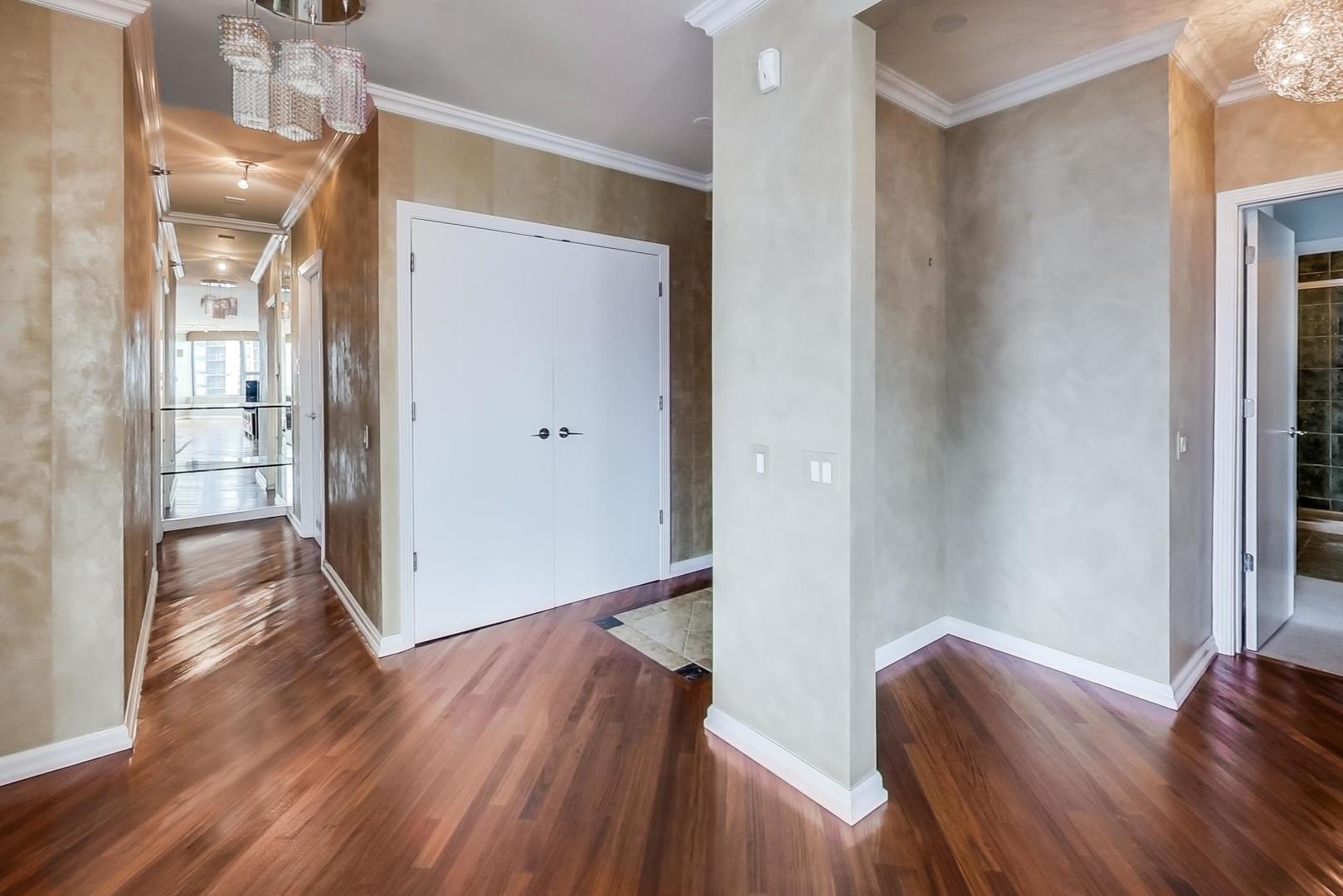 501 North Clinton Street, Unit 2503 Chicago, IL 60654 - Photo 4 of 28
