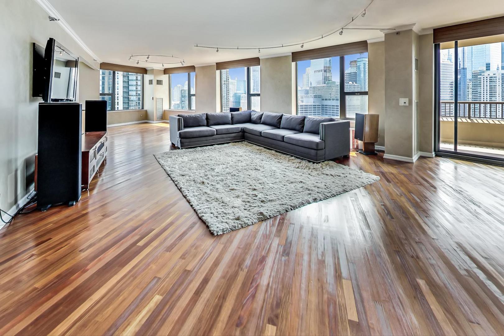 501 North Clinton Street, Unit 2503 Chicago, IL 60654 - Photo 5 of 28