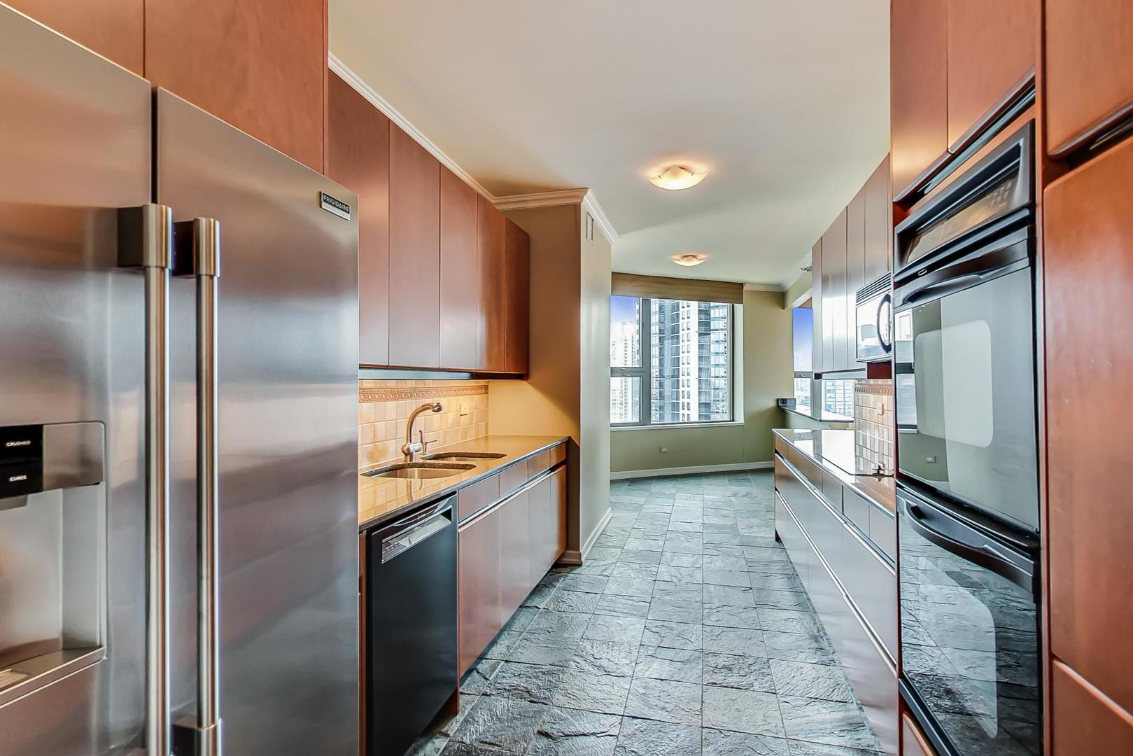 501 North Clinton Street, Unit 2503 Chicago, IL 60654 - Photo 8 of 28