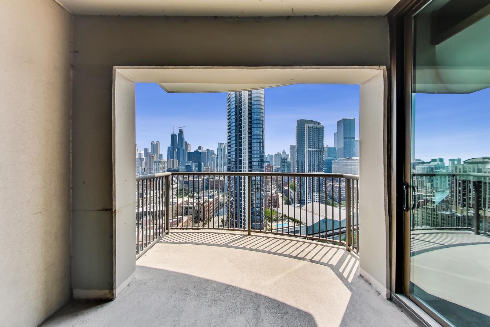 501 North Clinton Street, Unit 2503 Chicago, IL 60654 - Photo 10 of 28