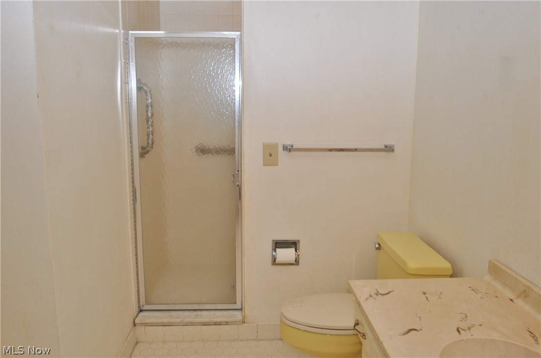 2365 Covington Road, Unit 425 Akron, OH 44313 - Photo 11 of 19 Located in the master bath is a separate shower with ceramic tile & glass shower door. Ceramic tile flooring thru-out the master bath.