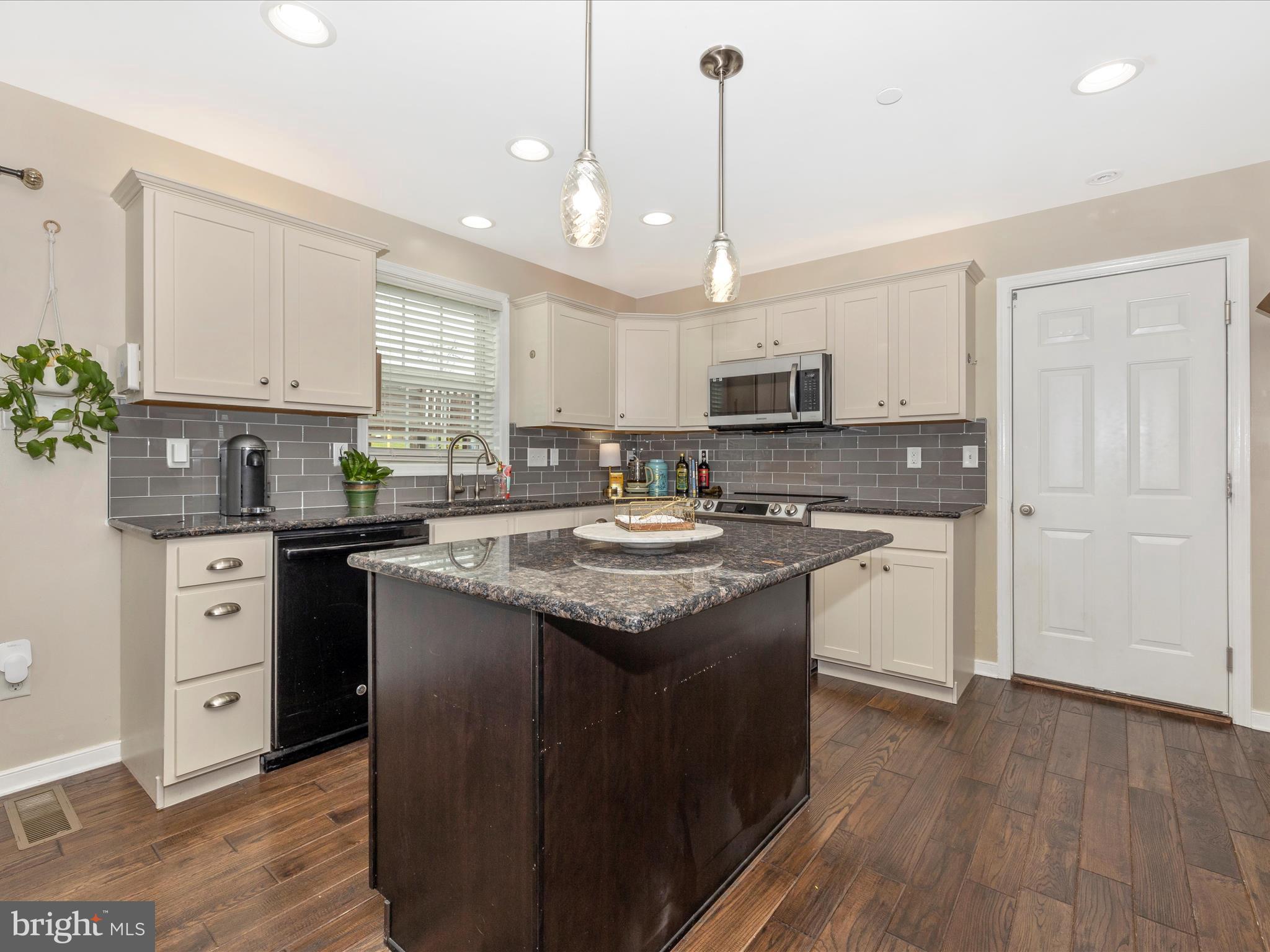 4591 Gene Hemp Road Jefferson, MD 21755 - Photo 12 of 35 Kitchen