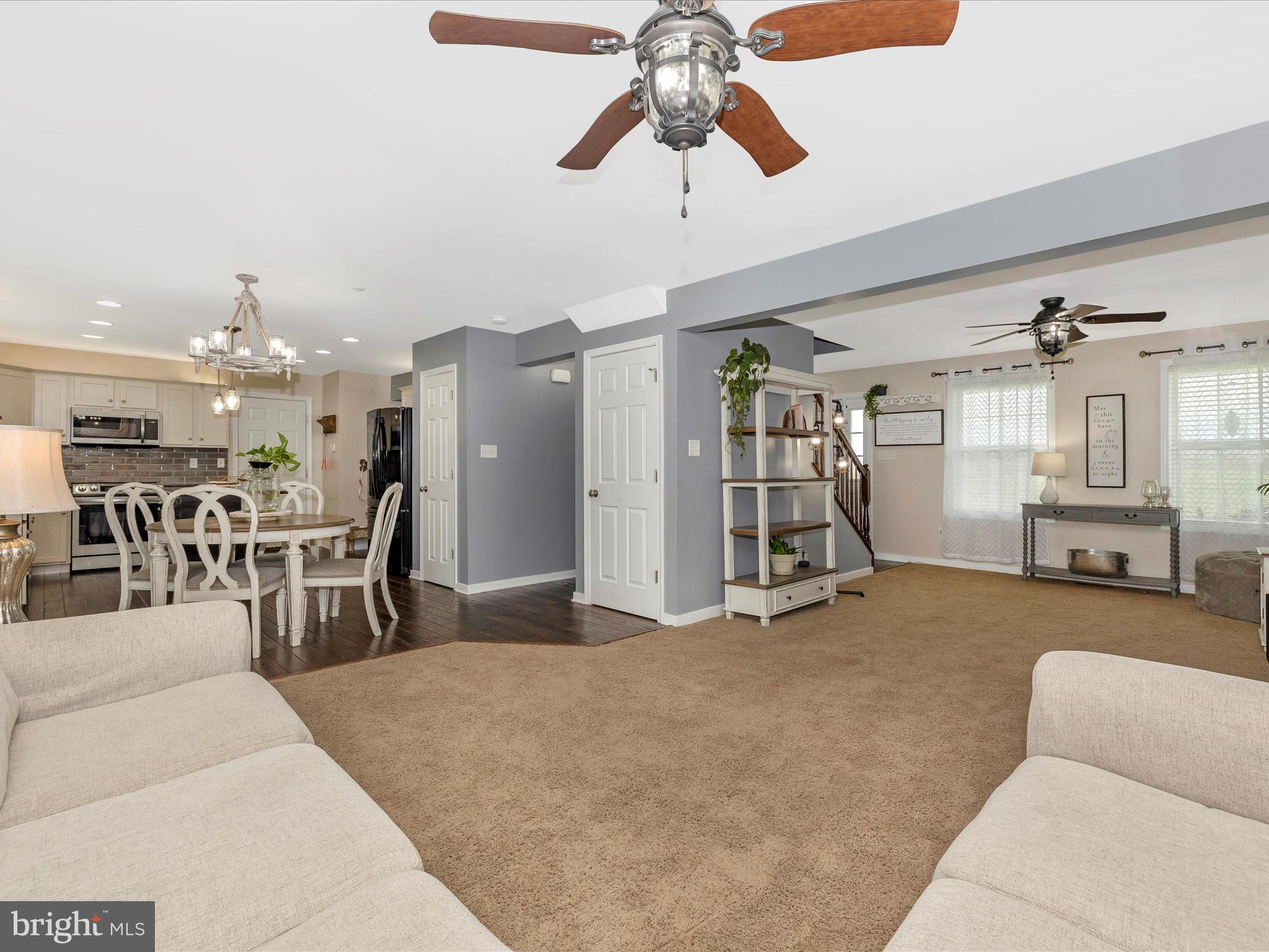 4591 Gene Hemp Road Jefferson, MD 21755 - Photo 7 of 35 Living Room