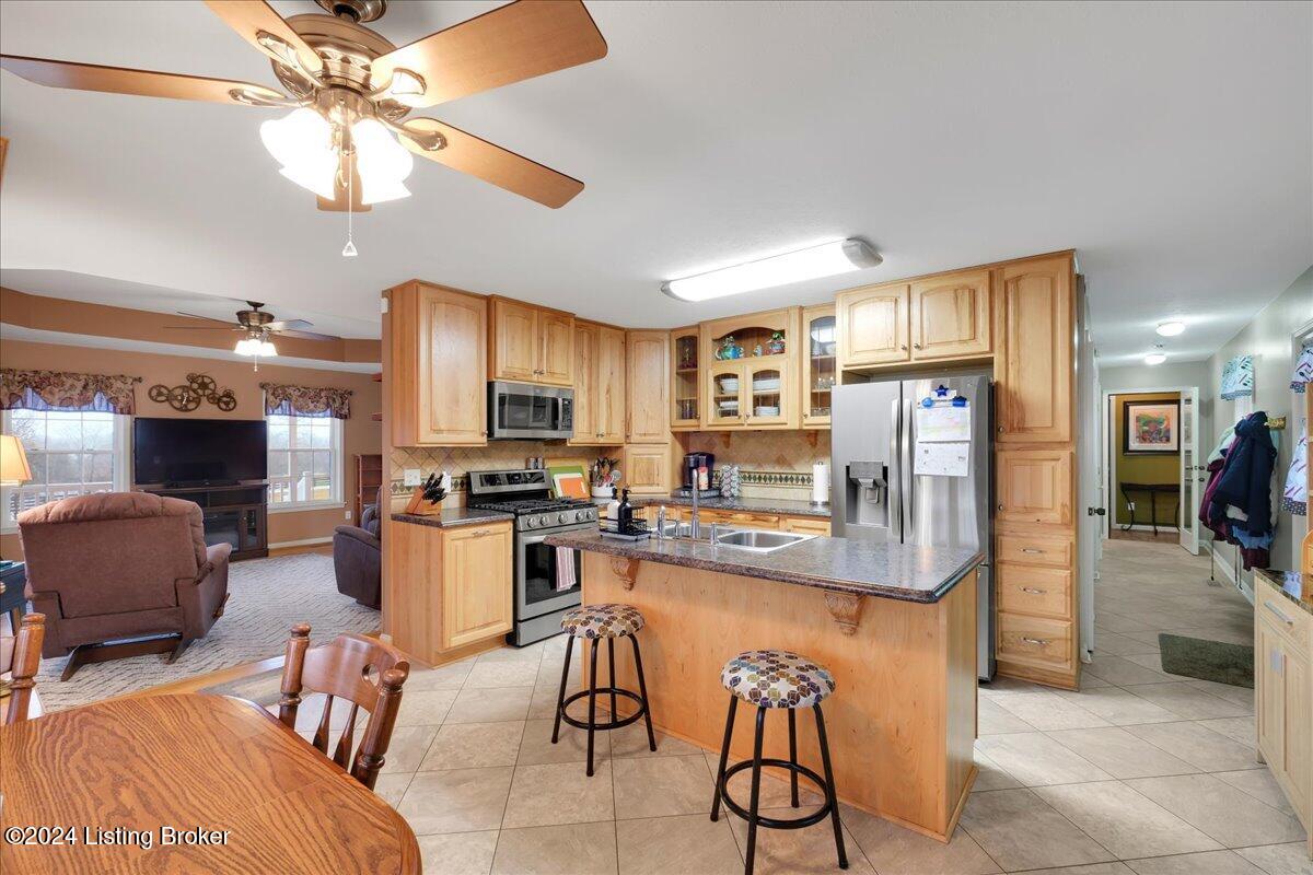 9401 Frohlich Road Louisville, KY 40291 - Photo 13 of 43 Eat-in Dining
