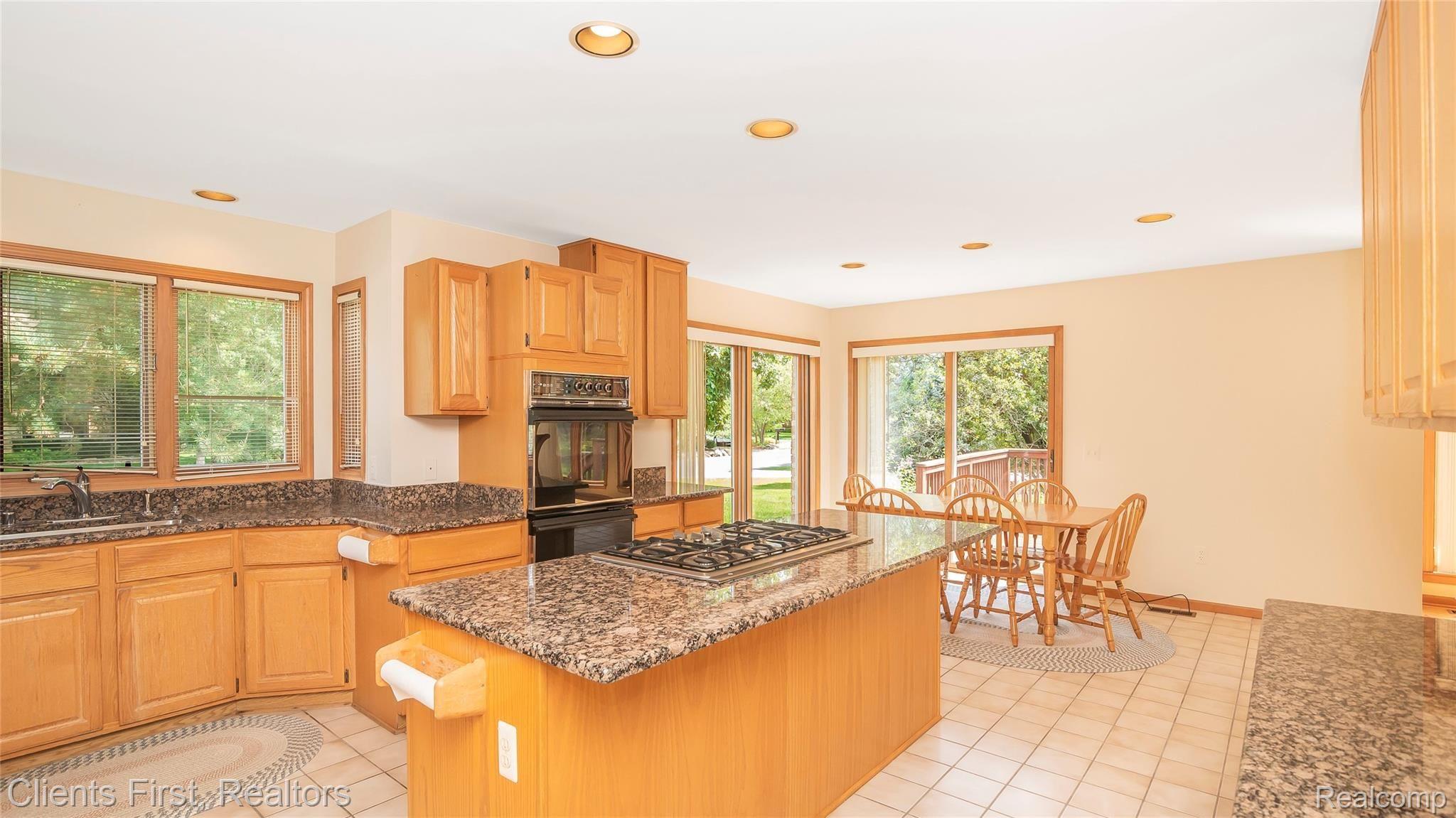 40875 Coventry Road Novi, MI 48375 - Photo 15 of 41 Kitchen and breakfast nook