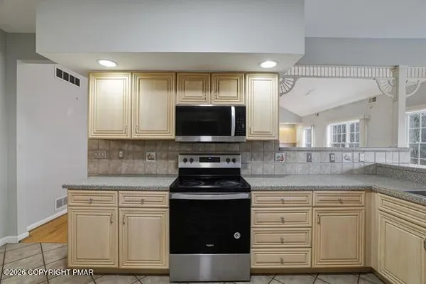 $624,900 | 267 Scenic Drive, Blakeslee, PA 18610